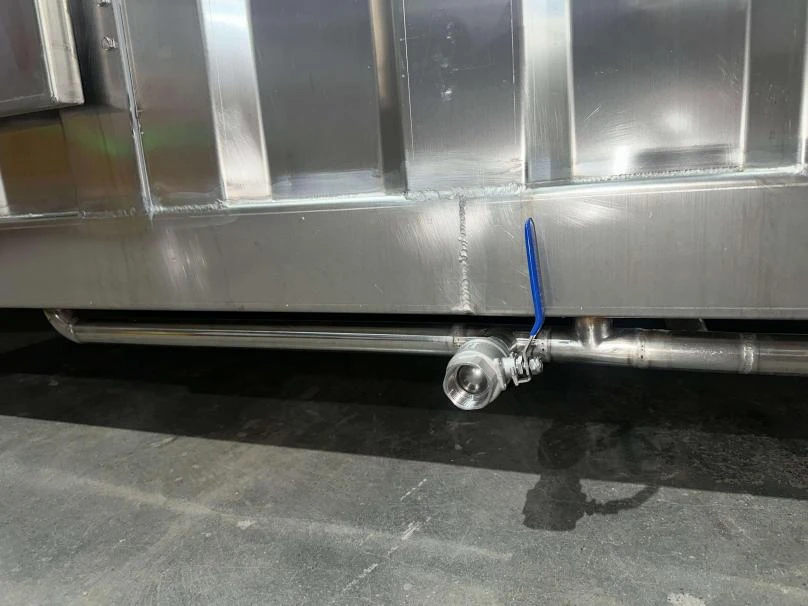 Internal inclined slope and rapid manual drain valve